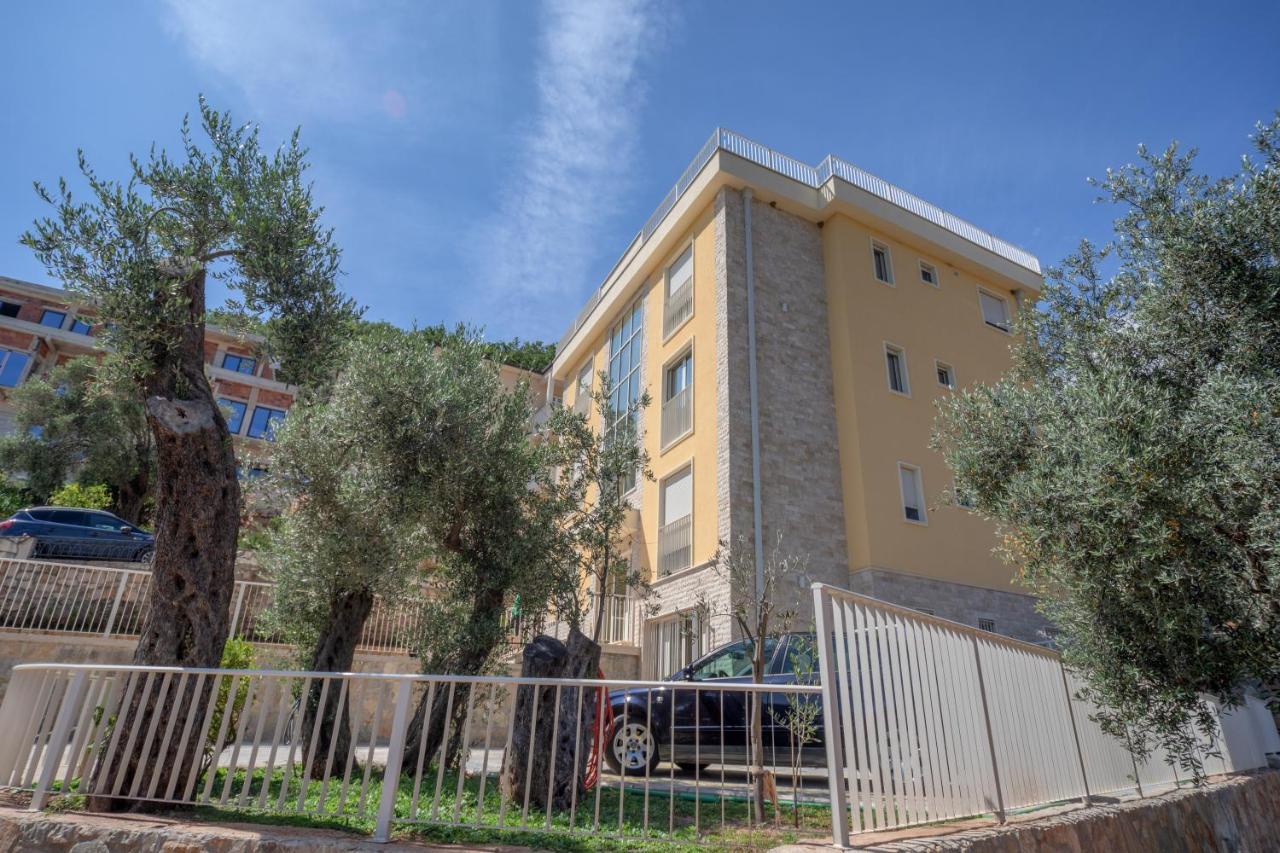 Apartments Bonazza Petrovac Екстер'єр фото